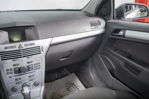 Универсал Opel Astra 2012 года, 749000 рублей, Томск