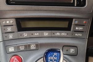 Лифтбек Toyota Prius 2015 года, 1539000 рублей, Челябинск