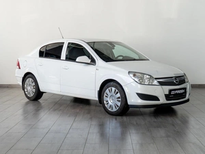Седан Opel Astra 2011 года, 729000 рублей, Саратов