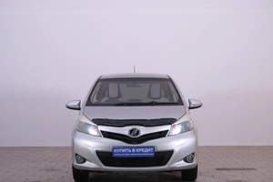 Хетчбэк Toyota Vitz 2011 года, 749000 рублей, Омск