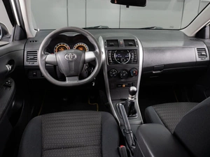 Седан Toyota Corolla 2011 года, 919000 рублей, Тюмень