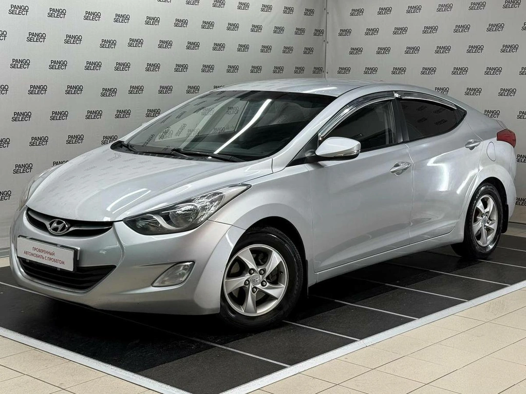 Седан Hyundai Avante 2012 года, 850000 рублей, Красноярск