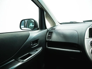 Хетчбэк Toyota Ractis 2010 года, 769000 рублей, Красноярск
