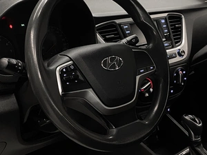 Седан Hyundai Solaris 2017 года, 1070000 рублей, Красноярск