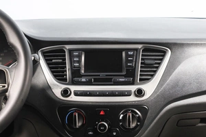 Седан Hyundai Solaris 2017 года, 979000 рублей, Новосибирск