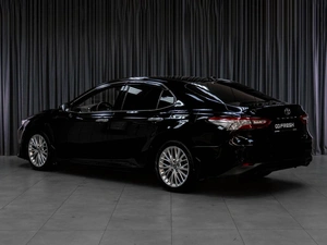 Седан Toyota Camry 2019 года, 2799000 рублей, Тюмень