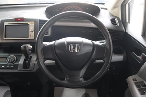 Минивэн Honda Freed 2009 года, 1169000 рублей, Омск