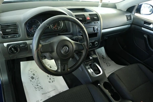 Седан Volkswagen Jetta 2010 года, 599000 рублей, Омск