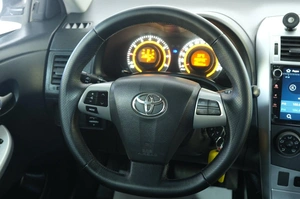 Седан Toyota Corolla 2011 года, 1119000 рублей, Омск