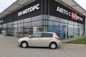 Хэтчбек Nissan Tiida 2010 года, 800000 рублей, Мирное
