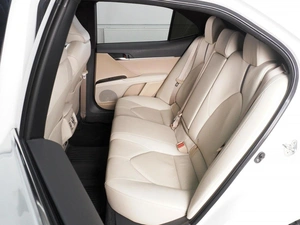 Седан Toyota Camry 2022 года, 4070000 рублей, Красный Пахарь