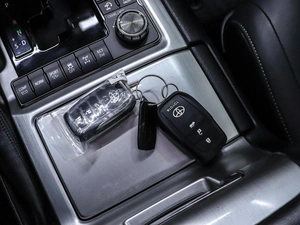 Внедорожник Toyota Land Cruiser 2019 года, 8000000 рублей, Красноярск