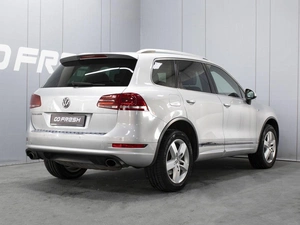 Внедорожник Volkswagen Touareg 2014 года, 2390000 рублей, Омск