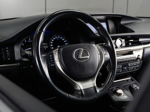 Седан Lexus ES 2013 года, 2230554 рублей, Тюмень