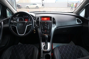 Седан Opel Astra 2012 года, 950000 рублей, Мирное