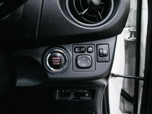 Хетчбэк Toyota Vitz 2019 года, 1050000 рублей, Красноярск