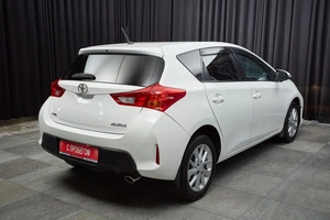 Универсал Toyota Auris 2014 года, 1077000 рублей, Красноярск