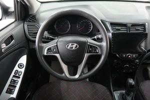 Седан Hyundai Solaris 2016 года, 1169000 рублей, Омск