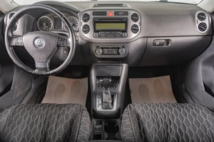 Внедорожник Volkswagen Tiguan 2010 года, 1179000 рублей, Томск