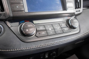 Внедорожник Toyota RAV4 2015 года, 2399000 рублей, Барнаул