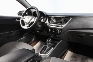 Седан Hyundai Solaris 2017 года, 979000 рублей, Новосибирск