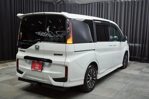 Минивэн Honda Stepwgn Spada 2019 года, 2450000 рублей, Красноярск