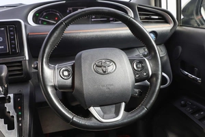 Минивэн Toyota Sienta 2020 года, 1899000 рублей, Новосибирск