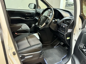 Минивэн Toyota Noah 2020 года, 2297000 рублей, Красноярск