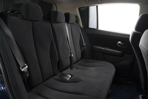 Хетчбэк Nissan Tiida 2010 года, 880000 рублей, Омск