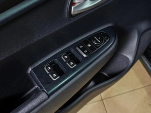 Хетчбэк Kia Rio X-Line 2018 года, 1349000 рублей, Воронеж