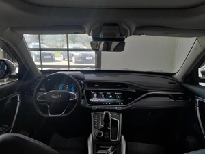 Внедорожник Geely Atlas 2023 года, 2000000 рублей, Смоленск