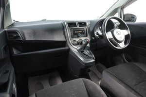 Хетчбэк Toyota Ractis 2013 года, 1099000 рублей, Новосибирск
