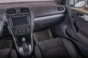 Хетчбэк Volkswagen Golf 2012 года, 749000 рублей, Томск