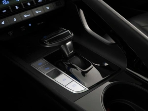 Седан Hyundai Elantra 2023 года, 1987077 рублей, Москва