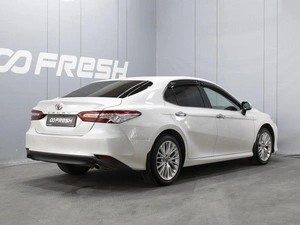 Седан Toyota Camry 2018 года, 2870000 рублей, Омск