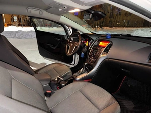 Хетчбэк Opel Astra GTC 2012 года, 800000 рублей, Красноярск