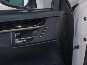 Седан Lexus ES 2015 года, 2399000 рублей, Сургут