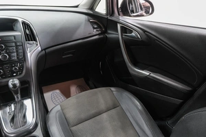 Хетчбэк Opel Astra 2011 года, 599000 рублей, Новокузнецк