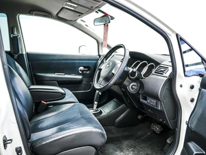 Хетчбэк Nissan Tiida 2011 года, 840000 рублей, Красноярск