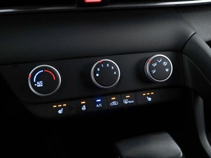 Седан Hyundai Elantra 2022 года, 1999077 рублей, Москва
