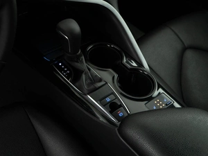 Седан Toyota Camry 2020 года, 2269050 рублей, Москва