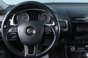 Внедорожник Volkswagen Touareg 2011 года, 1689000 рублей, Челябинск