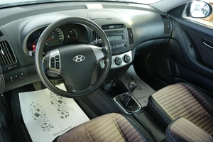 Седан Hyundai Elantra 2010 года, 759000 рублей, Омск