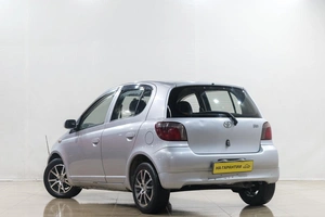 Хетчбэк Toyota Vitz 2001 года, 349000 рублей, Новокузнецк