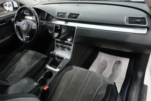 Седан Volkswagen Passat 2012 года, 1469000 рублей, Омск