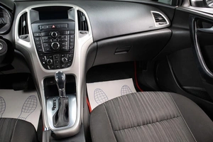 Хетчбэк Opel Astra 2012 года, 699000 рублей, Оренбург