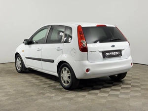 Хетчбэк Ford Fiesta 2006 года, 427100 рублей, Казань