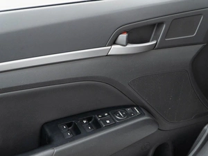 Седан Hyundai Elantra 2017 года, 1587077 рублей, Москва