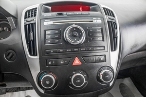 Хетчбэк Kia Ceed 2011 года, 839000 рублей, Барнаул