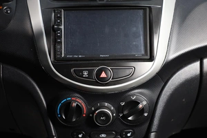 Седан Hyundai Solaris 2014 года, 749000 рублей, Новосибирск